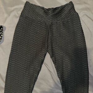 black athletic leggings - size M